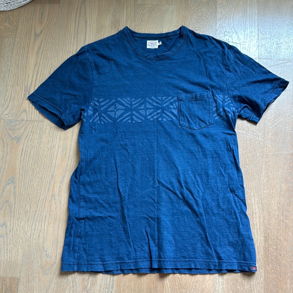 Faherty men’s blue denim tshirt size medium